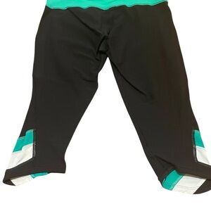 Lululemon Black and Green Athletic Capris- cropped size 10